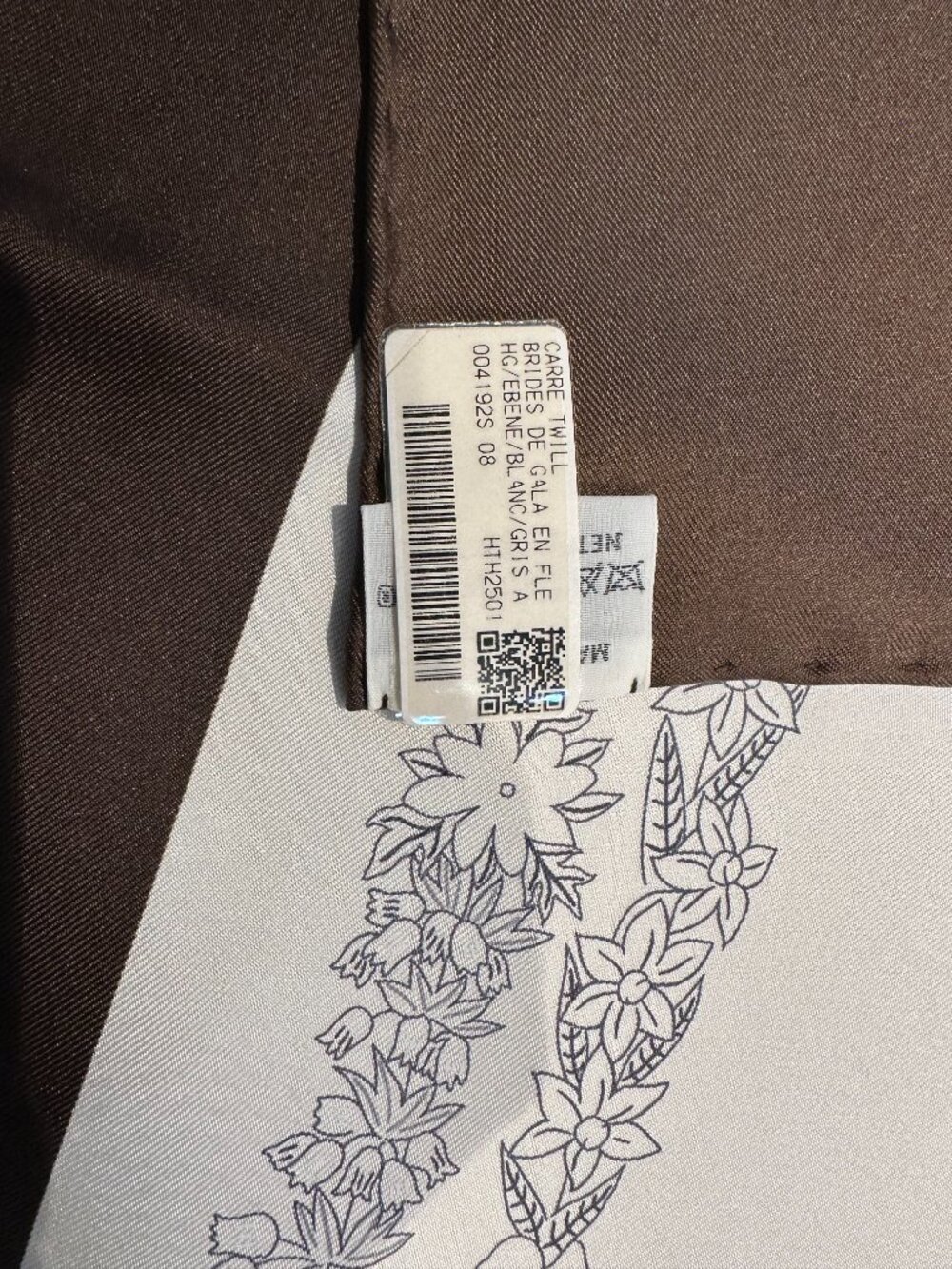 NWT & Original Box - Brides de Gala en Fleurs scarf 90 - Picture 5 of 5